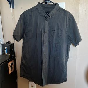 RVCA L Button down Tshirt